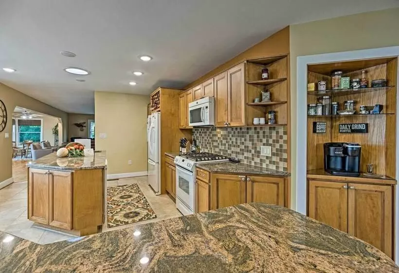 Riverfront Paradise W/ Hot Tub & Pool In Kinsale!