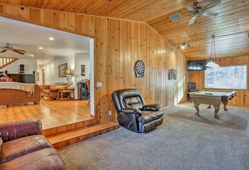 Game Room, Yard, Deck & Fireplace: Lakeside Home