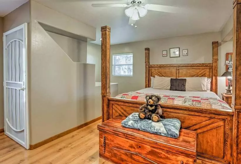 Game Room, Yard, Deck & Fireplace: Lakeside Home