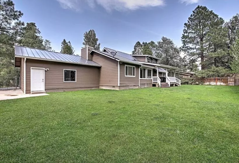 Game Room, Yard, Deck & Fireplace: Lakeside Home