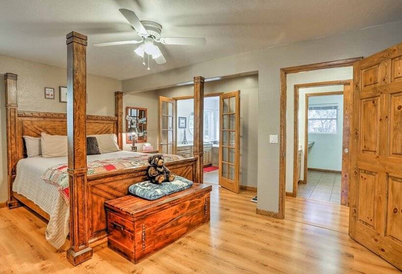 Game Room, Yard, Deck & Fireplace: Lakeside Home