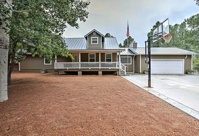 Game Room, Yard, Deck & Fireplace: Lakeside Home