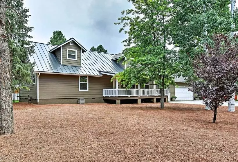 Game Room, Yard, Deck & Fireplace: Lakeside Home