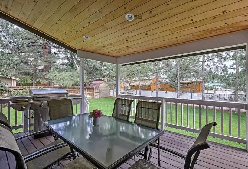 Game Room, Yard, Deck & Fireplace: Lakeside Home