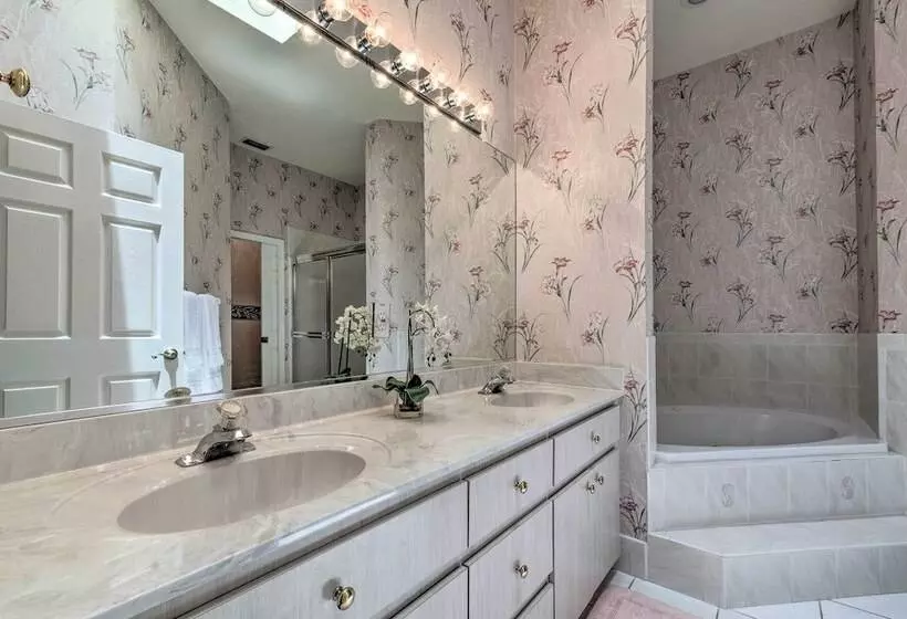 Luxe House W/ Lanai + Pool, 2 Miles To Golf!