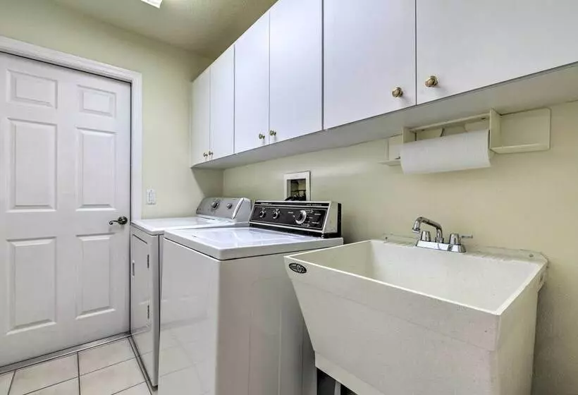 Luxe House W/ Lanai + Pool, 2 Miles To Golf!