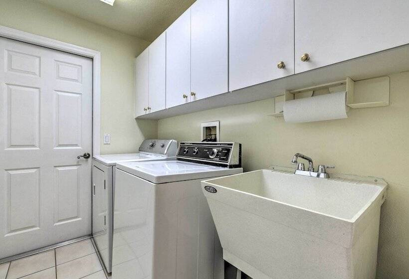 Luxe House W/ Lanai + Pool, 2 Miles To Golf!