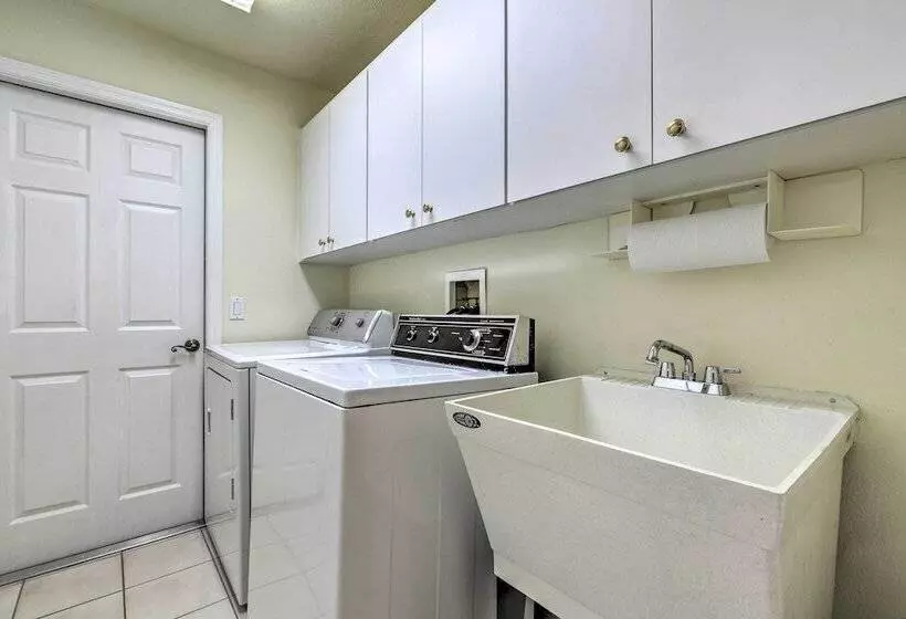 Luxe House W/ Lanai + Pool, 2 Miles To Golf!