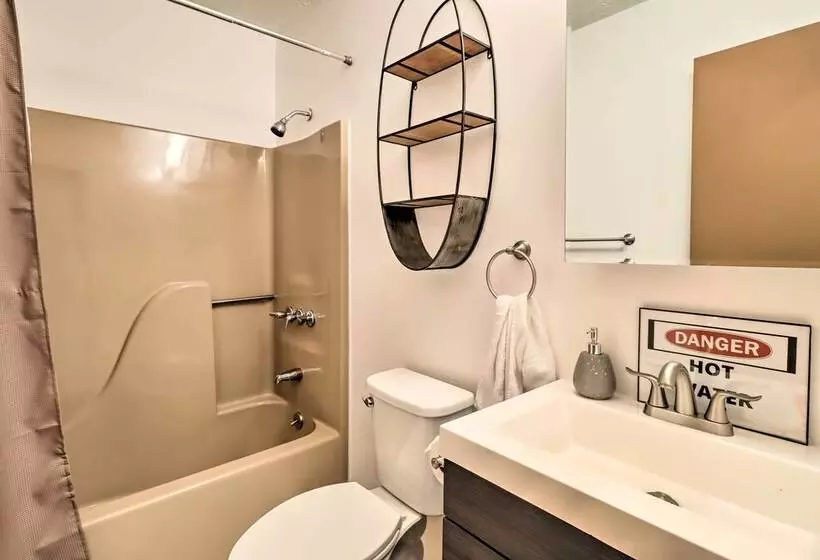 Deck & Community Perks: Cabin In Tobyhanna!