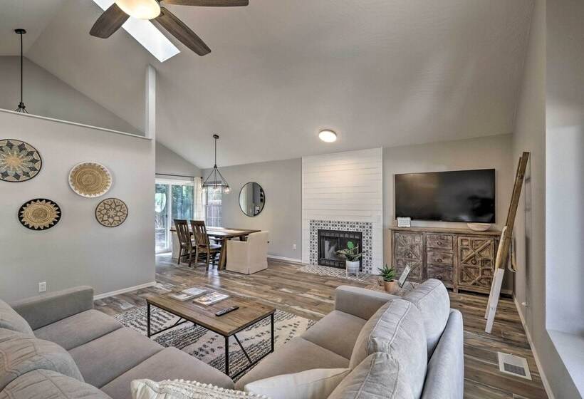 Modern Flagstaff Retreat ~ 4 Mi To Downtown!