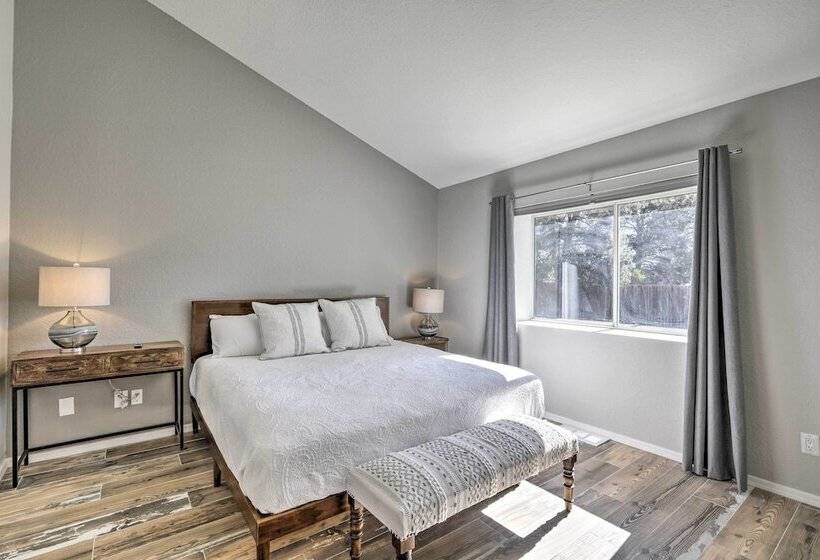 Modern Flagstaff Retreat ~ 4 Mi To Downtown!