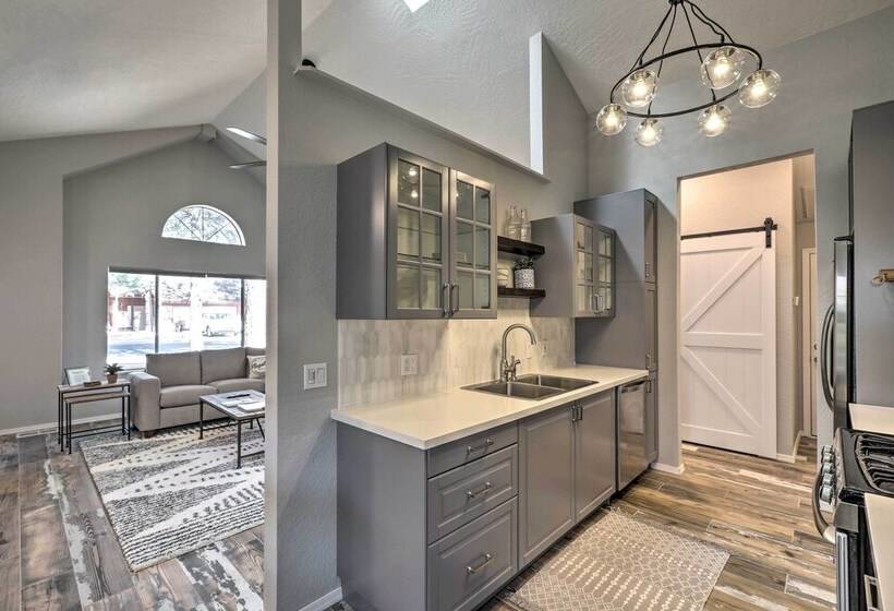 Modern Flagstaff Retreat ~ 4 Mi To Downtown!