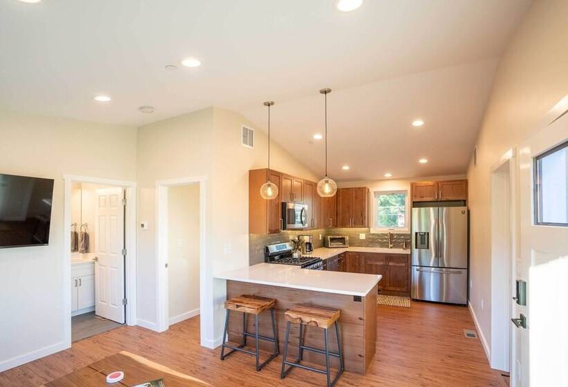 Golden Cottage Near Red Rocks & Denver!