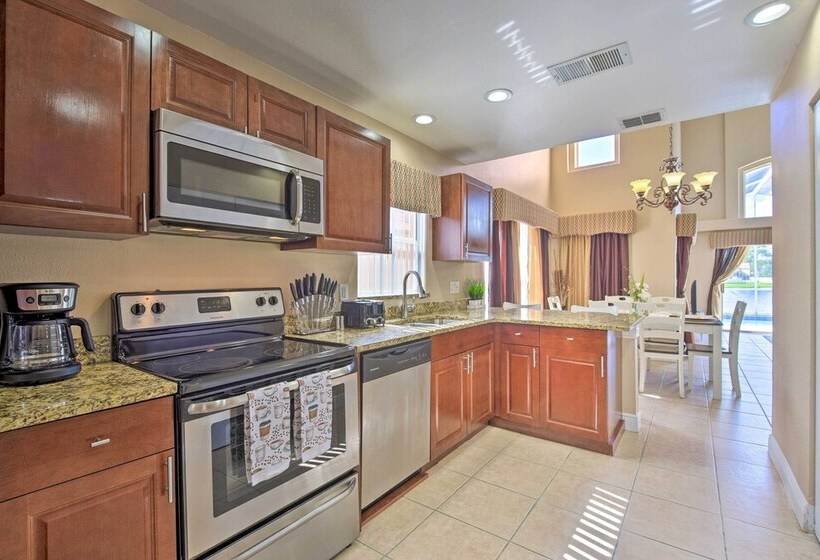 Lake View Home W/ Game Room In Orlando!