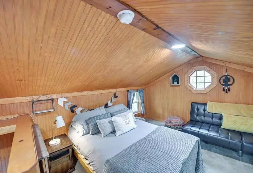 Our Lakeside Retreat W/ Deck On Lake Herrington!