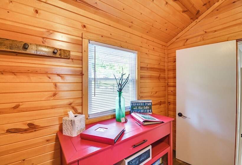 Our Lakeside Retreat W/ Deck On Lake Herrington!