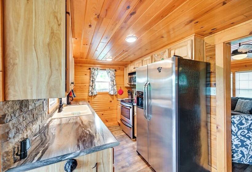 Our Lakeside Retreat W/ Deck On Lake Herrington!