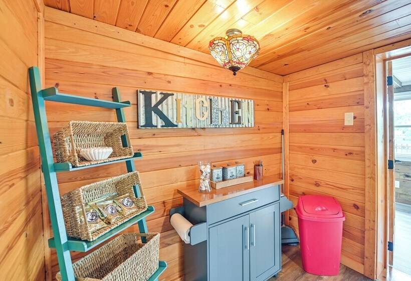 Our Lakeside Retreat W/ Deck On Lake Herrington!