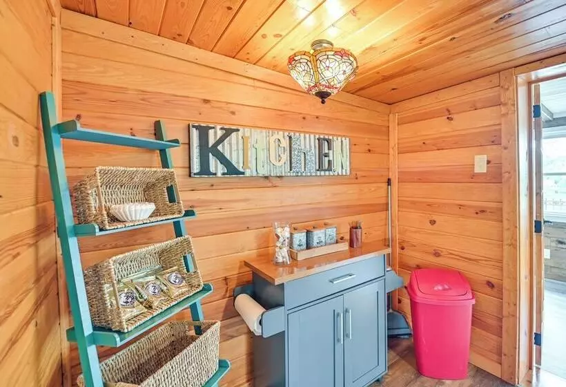 Our Lakeside Retreat W/ Deck On Lake Herrington!