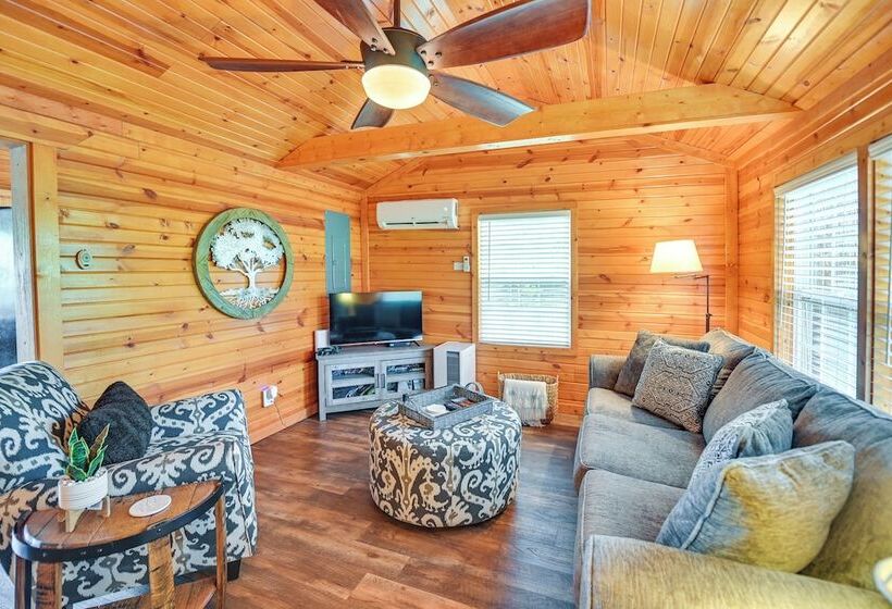 Our Lakeside Retreat W/ Deck On Lake Herrington!