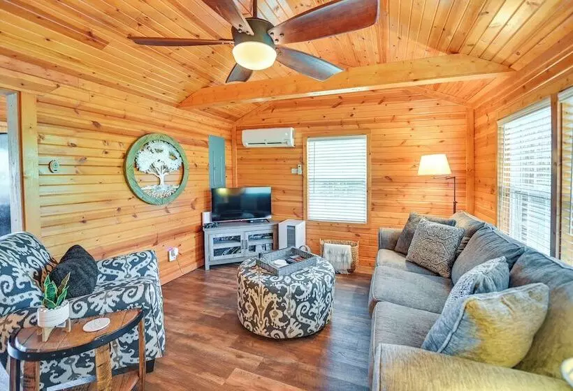 Our Lakeside Retreat W/ Deck On Lake Herrington!