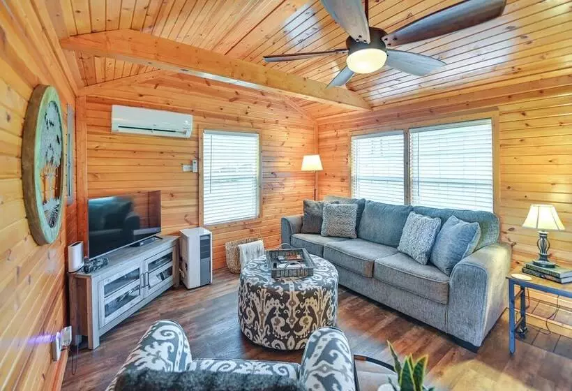 Our Lakeside Retreat W/ Deck On Lake Herrington!