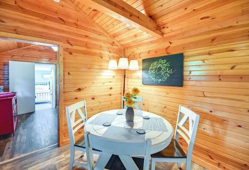 Our Lakeside Retreat W/ Deck On Lake Herrington!