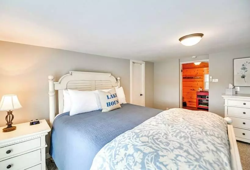 Our Lakeside Retreat W/ Deck On Lake Herrington!