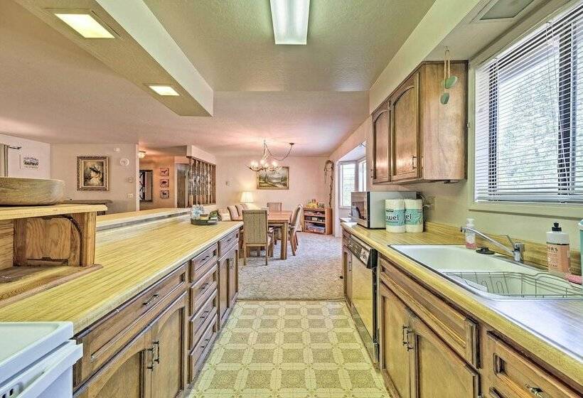 Home W/ Serene Deck In Twain Harte!