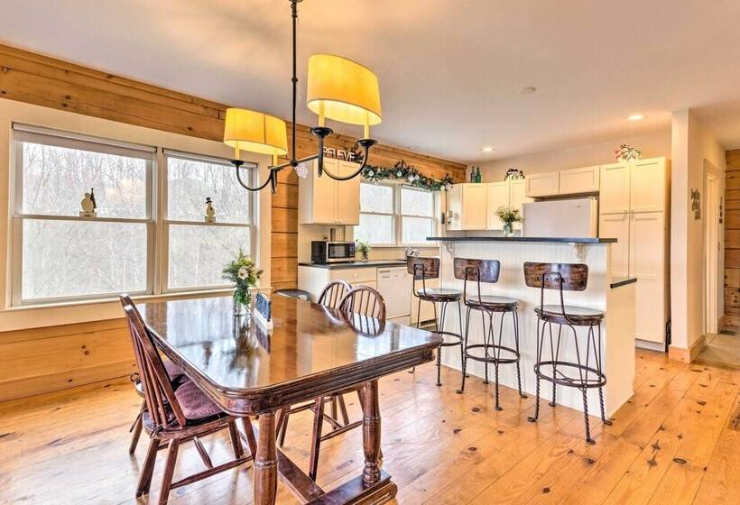 Quaint Creston Hideaway W/ Mtn Views & Hot Tub!