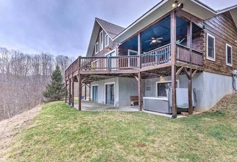 Quaint Creston Hideaway W/ Mtn Views & Hot Tub!