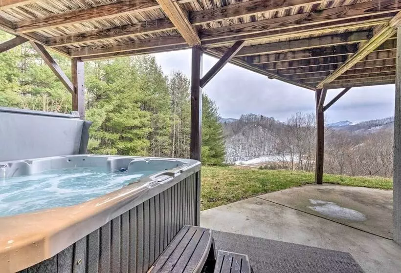 Quaint Creston Hideaway W/ Mtn Views & Hot Tub!