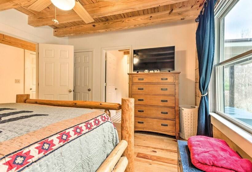 Quaint Creston Hideaway W/ Mtn Views & Hot Tub!