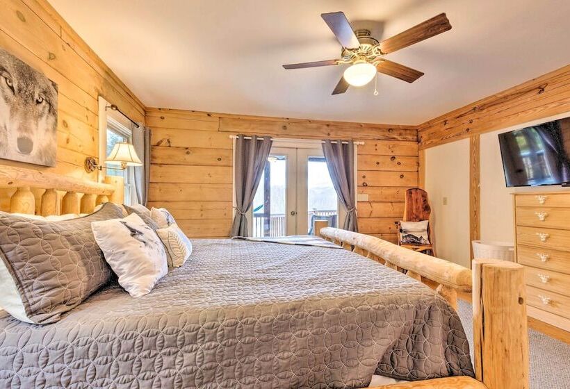 Quaint Creston Hideaway W/ Mtn Views & Hot Tub!