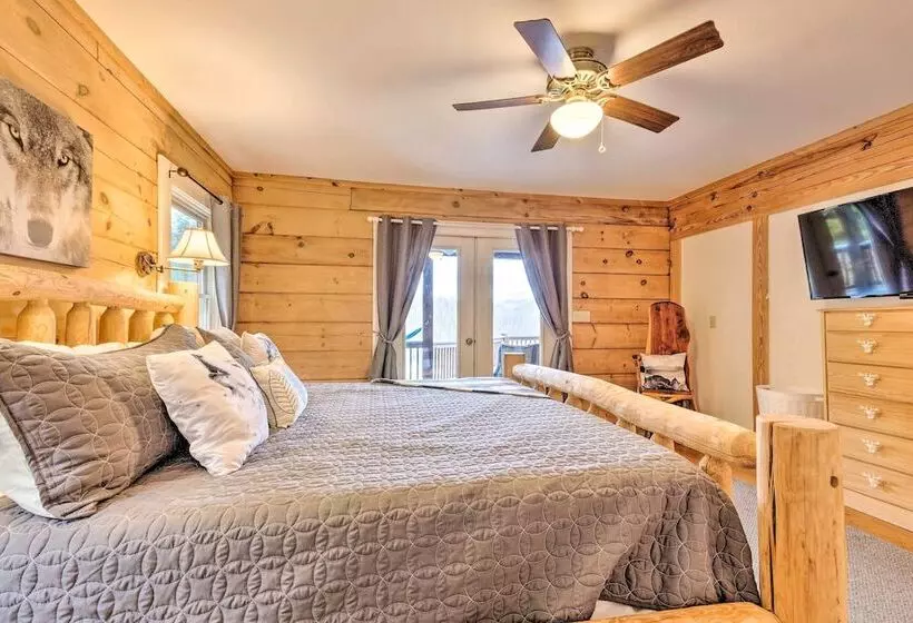 Quaint Creston Hideaway W/ Mtn Views & Hot Tub!