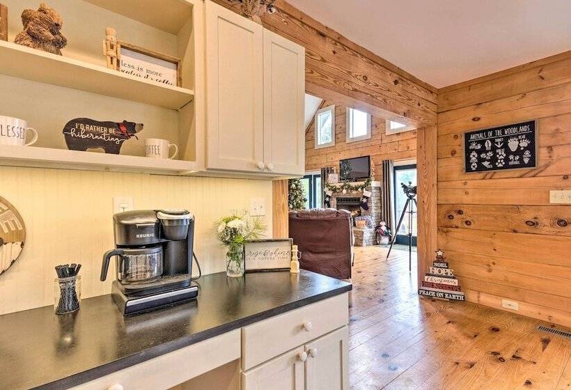 Quaint Creston Hideaway W/ Mtn Views & Hot Tub!