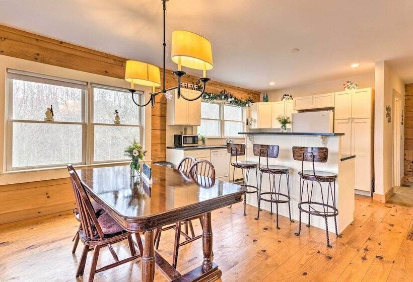 Quaint Creston Hideaway W/ Mtn Views & Hot Tub!