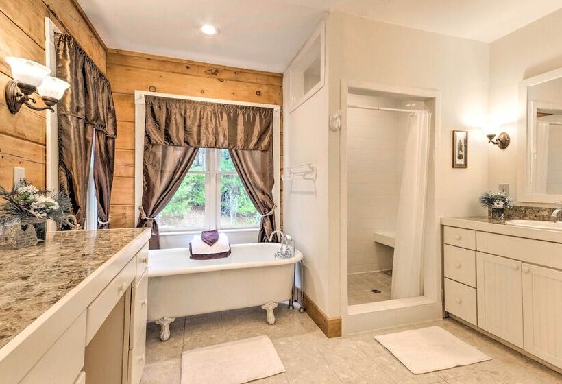 Quaint Creston Hideaway W/ Mtn Views & Hot Tub!