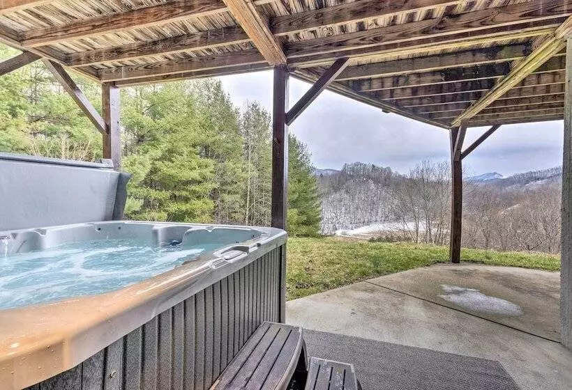 Quaint Creston Hideaway W/ Mtn Views & Hot Tub!