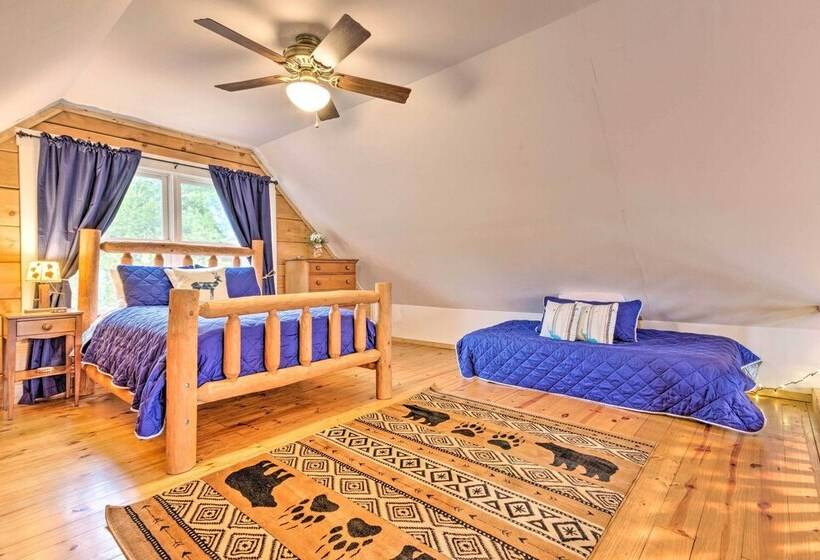 Quaint Creston Hideaway W/ Mtn Views & Hot Tub!