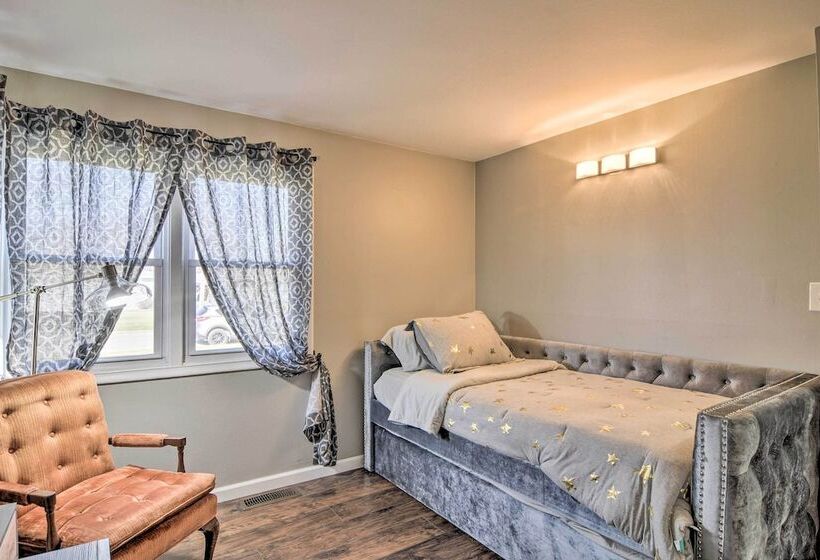 Buffalo Getaway W/ Charcoal Grill & Patio!