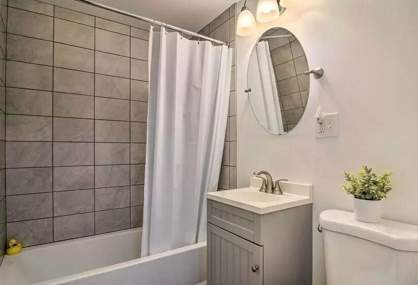 Buffalo Getaway W/ Charcoal Grill & Patio!