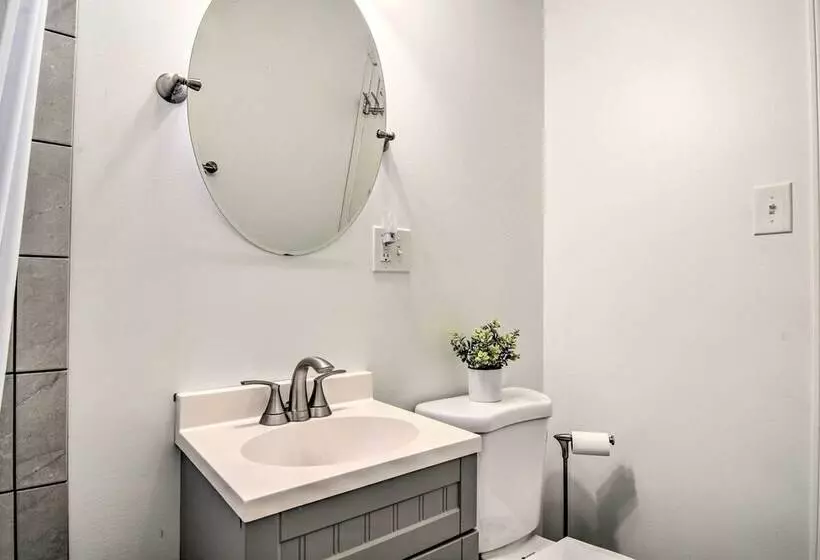 Buffalo Getaway W/ Charcoal Grill & Patio!