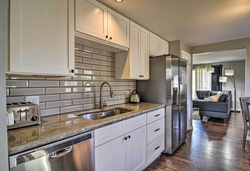 Buffalo Getaway W/ Charcoal Grill & Patio!