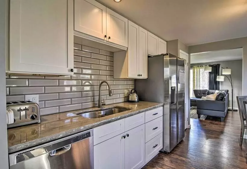 Buffalo Getaway W/ Charcoal Grill & Patio!