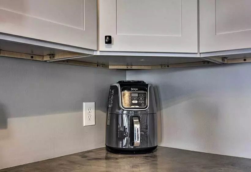 Buffalo Getaway W/ Charcoal Grill & Patio!