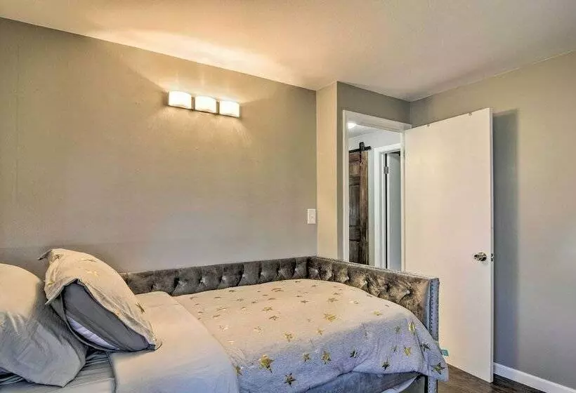 Buffalo Getaway W/ Charcoal Grill & Patio!