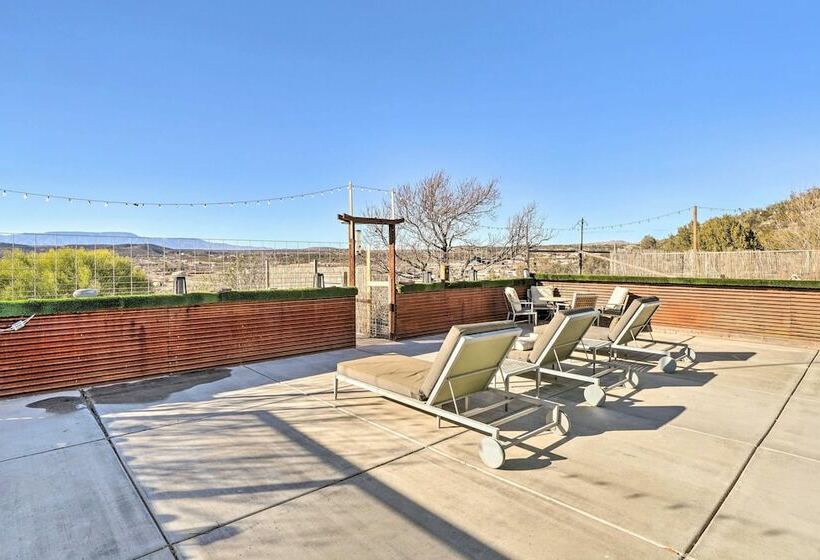 Mtn View Home W/ Fenced Backyard In Rimrock!