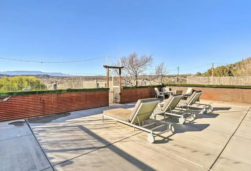 Mtn View Home W/ Fenced Backyard In Rimrock!