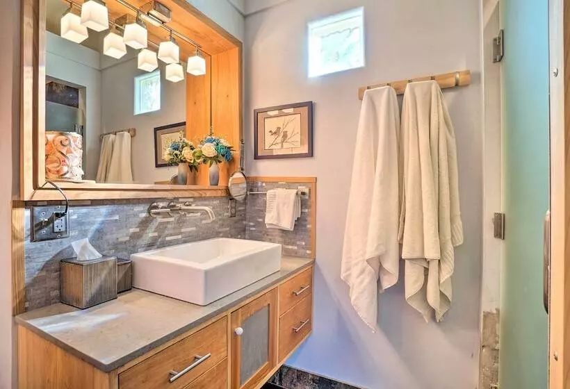 Mtn View Home W/ Fenced Backyard In Rimrock!